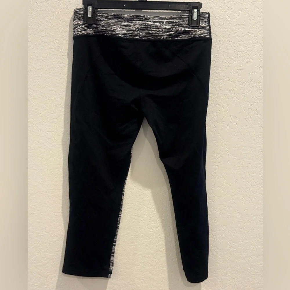 CAbi‎ Black and Gray Capris Versatile and Stylish